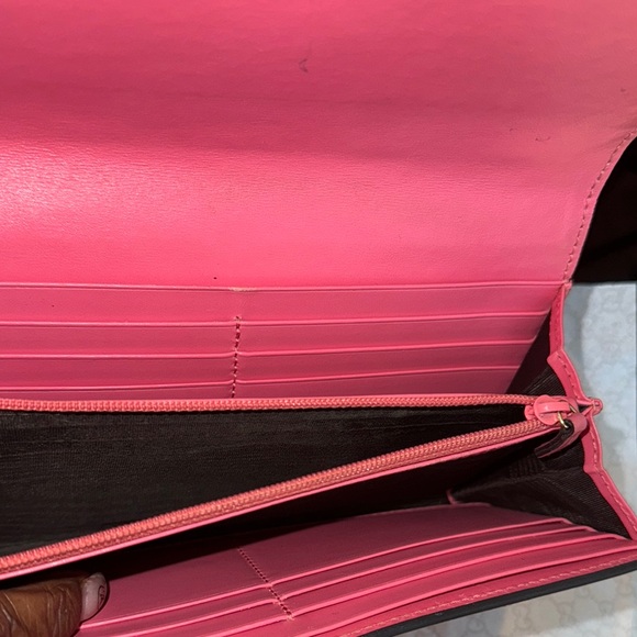 Gucci Pink Embossed Leather Wallet - Picture 5 of 7